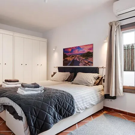 Holiday home Villalaluna Lacasa