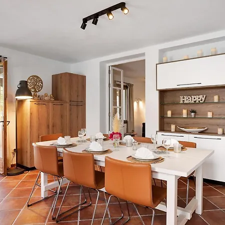 Villalaluna Lacasa Holiday home *